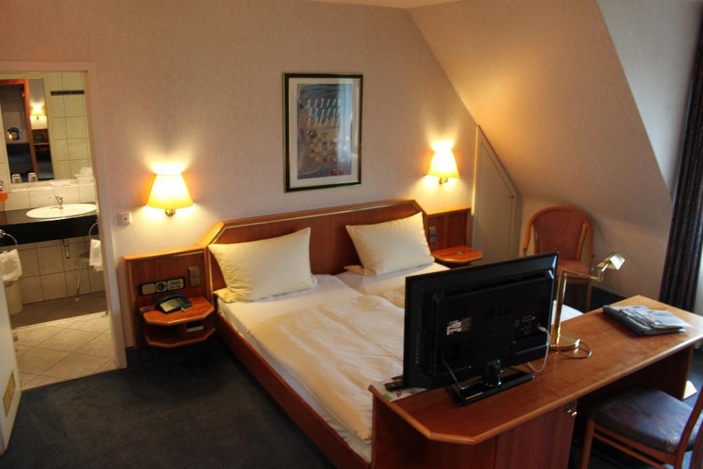 Hotel-Gasthof Die Post Brennerei Frankenhoehe Schillingsfürst Quarto foto